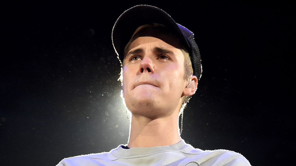 Justin Bieber COVID-19 tesztje pozitív, a Las Vegas-i koncertet elhalasztották