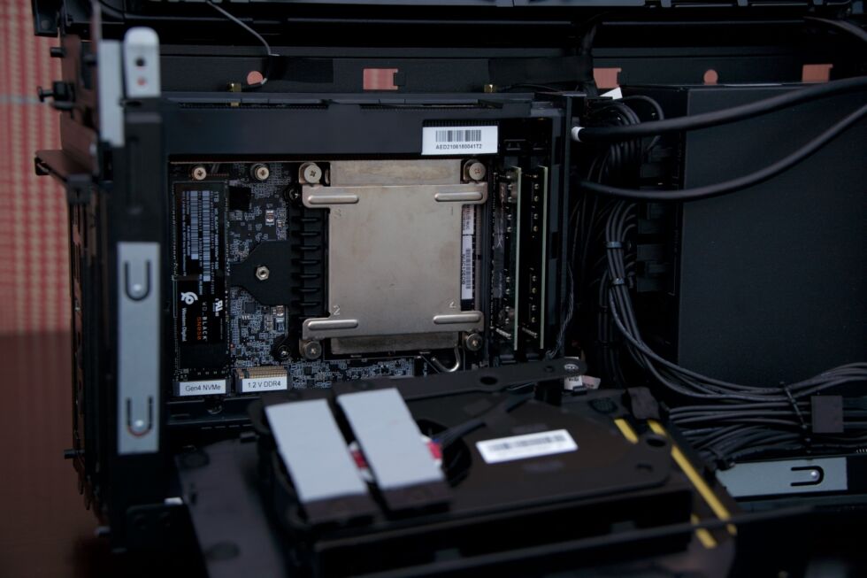 A NUC 12 Extreme asztali CPU-kat használ, amelyek jobb frissítési utat biztosítanak, mint a rendszer korábbi verziói.