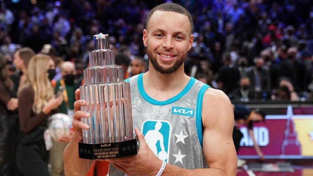 2022-es NBA All-Star meccs: Stephen Curry MVP-t nyert, miután megdöntötte az egy meccsen elért legtöbb hárompontos rekordot