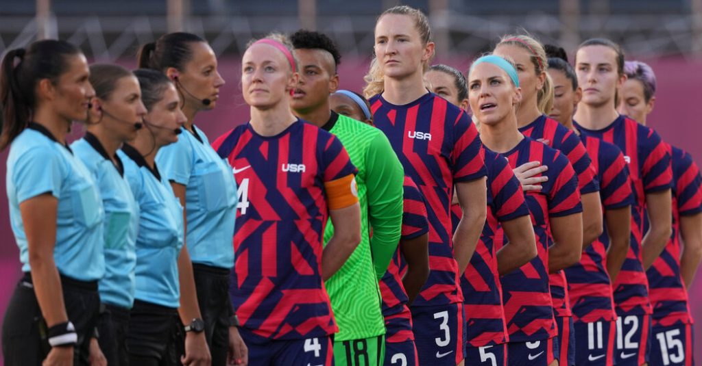 Az amerikai női játékosok és az amerikaifutball-per az egyenlő bérek rendezése érdekében