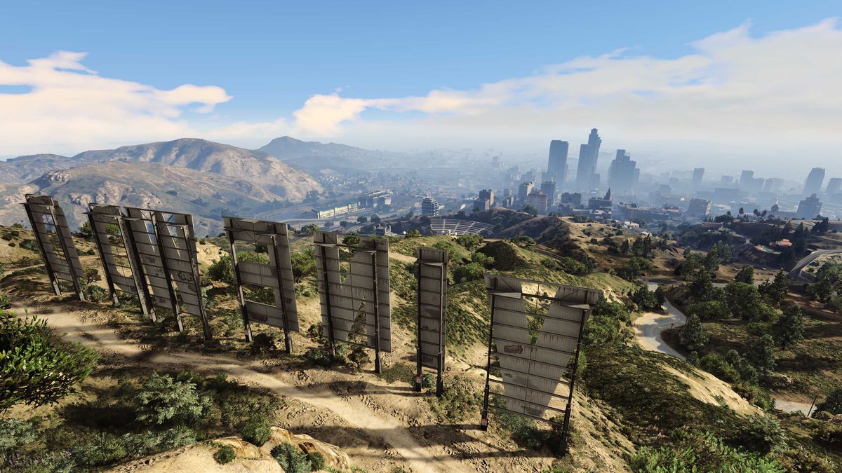 A Grand Theft Auto 5 Vinewood felirata mögül Los Santosra néz