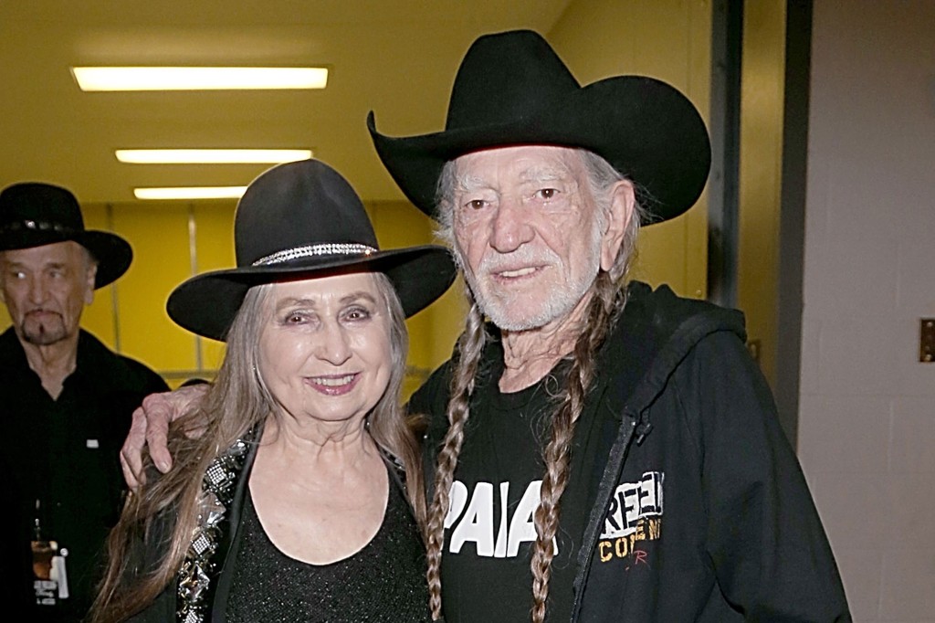 Willie Nelson nővére, zenekartársa, Bobby 91 éves korában meghalt