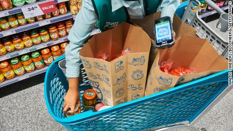 Az élelmiszerárak emelkednek, a kereskedelem csökken.  Hogyan érintheti Afrikát az ukrajnai háború