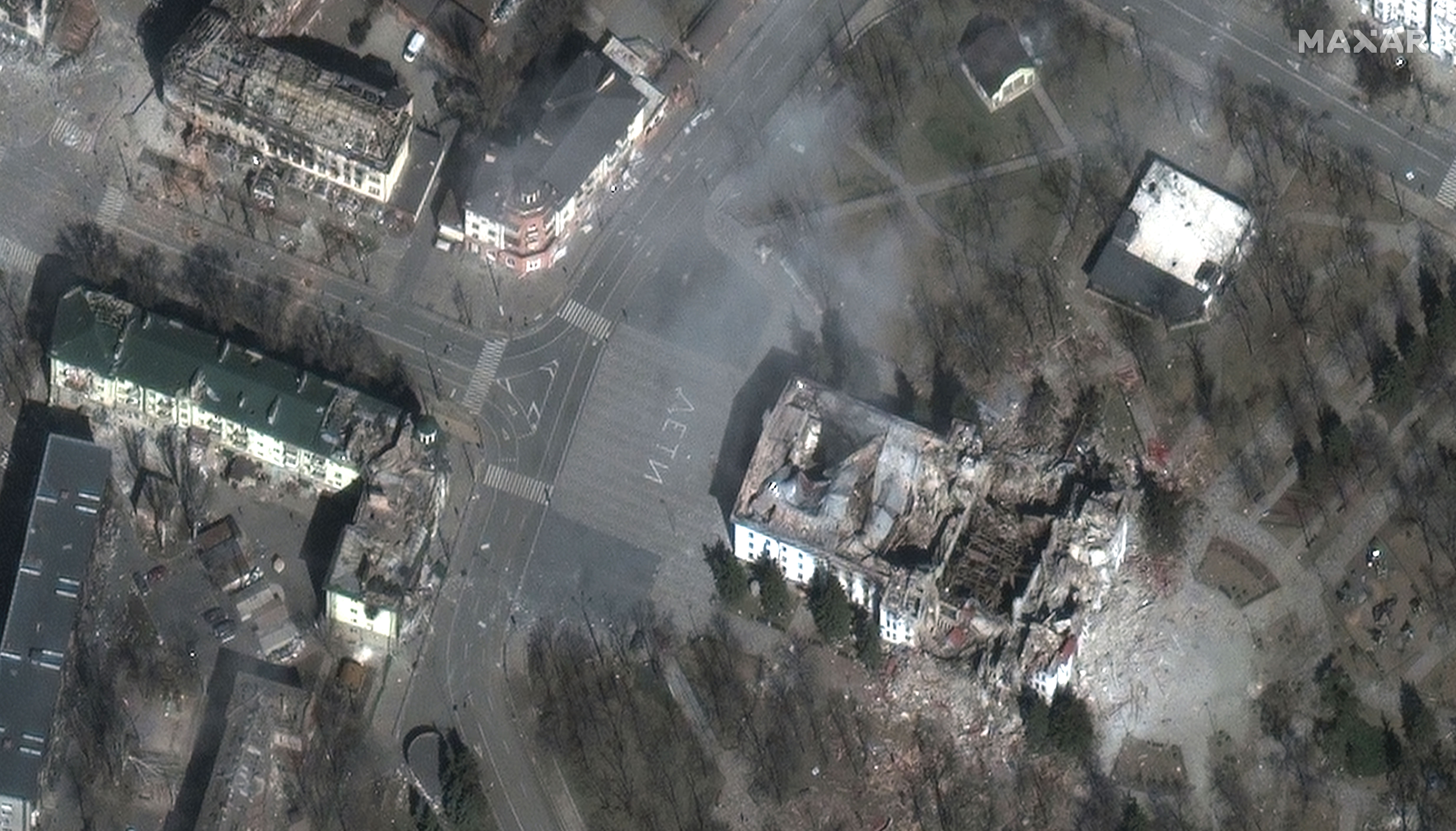 Mariupol belvárosában jelentős károk keletkeztek a Mariupol Színházban és annak közelében március 29-én.