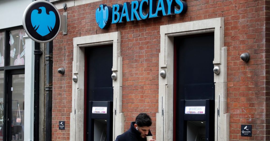 A Barclays 590 millió dolláros veszteséggel néz szembe, az eladási csúszást vizsgálják