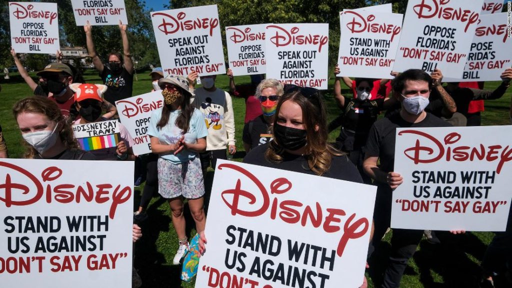 A Disney alkalmazottai kilépnek, például az ESPN és a Disney+ LMBTQ+ jogok