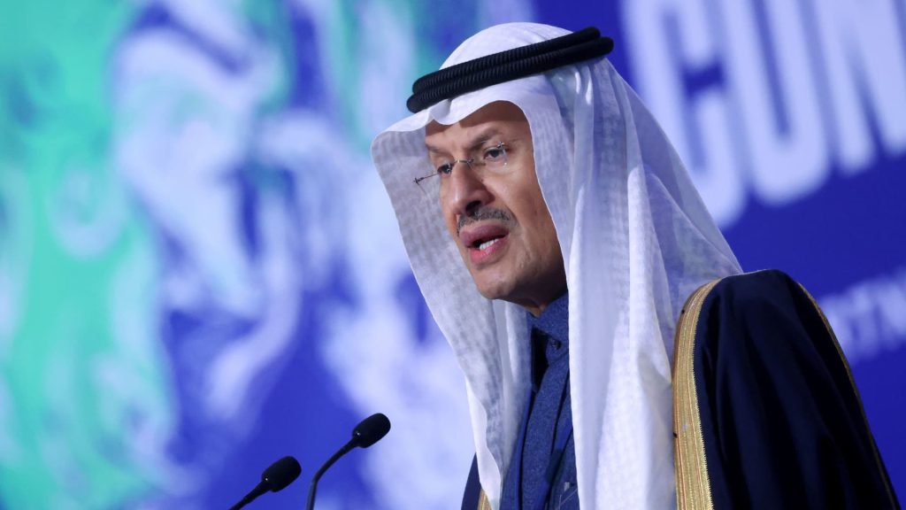 A szaúdi energiaügyi miniszter szerint az OPEC kivonja a politikát az olajjal kapcsolatos döntésekből