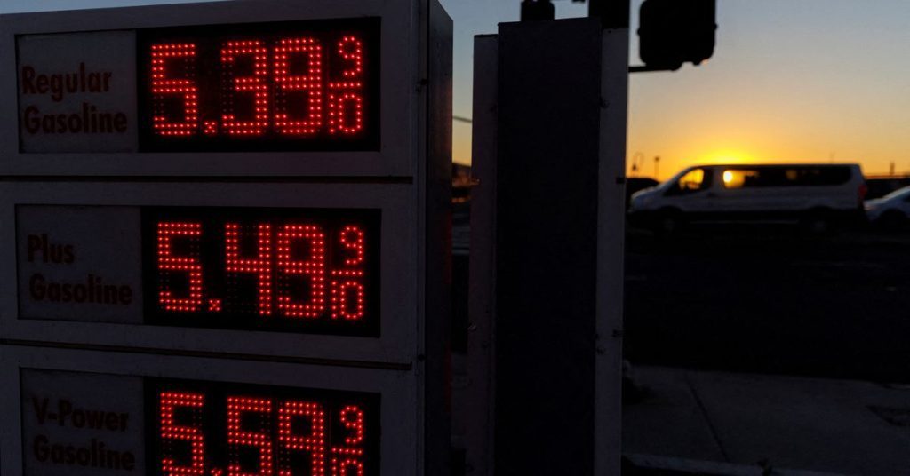 Az AAA jelentése szerint 2008 óta a legmagasabbra emelkedett a benzin ára az Egyesült Államokban az orosz konfliktus miatt.