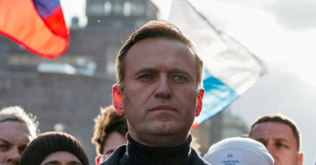 Az orosz bíróság csalásért ítélte el a Kreml kritikusát, Navalnijt
