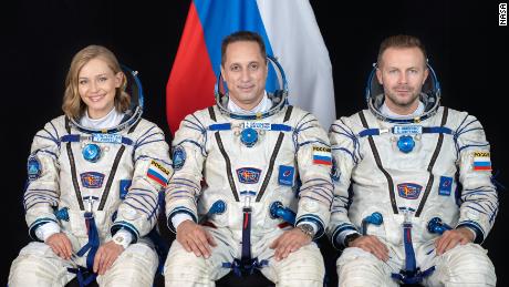 Az orosz csapat úttörő filmet csomagol be az űrben, és épségben visszatér a Földre