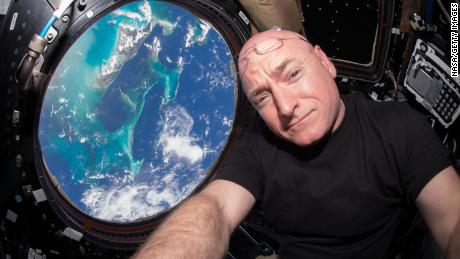 A volt űrhajós meghátrált a Twitter-háborúban az Orosz Űrügynökség vezetőjével 