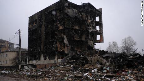 A Kijevtől északnyugatra fekvő Burdianka városában több többszintes épület is megsemmisült.