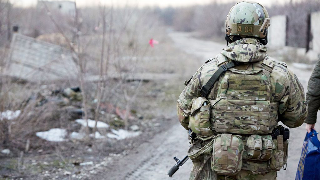Putyin megváltoztatja a vezetést az ukrajnai háborúban, miközben a védelmi tisztviselők arra figyelmeztetnek, hogy keletre összpontosítsanak