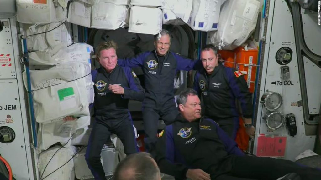 A SpaceX űrhajósainak teljes különleges küldetése egy hét késés után hazafelé tart