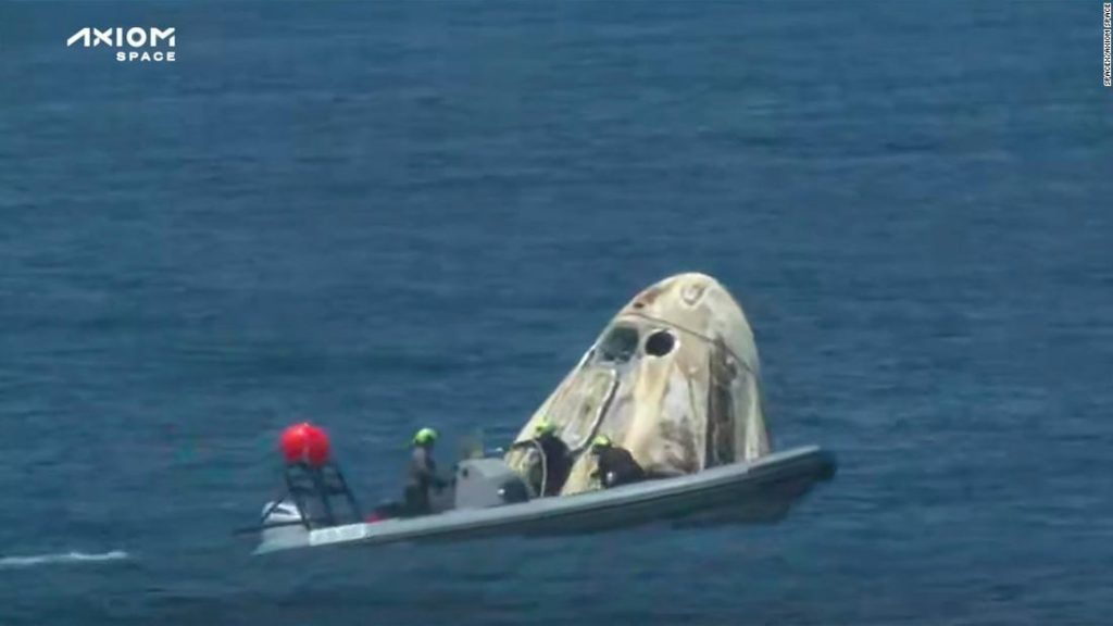 A SpaceX űrhajósainak teljes privát küldetése egy hét késés után sikeresen elindul