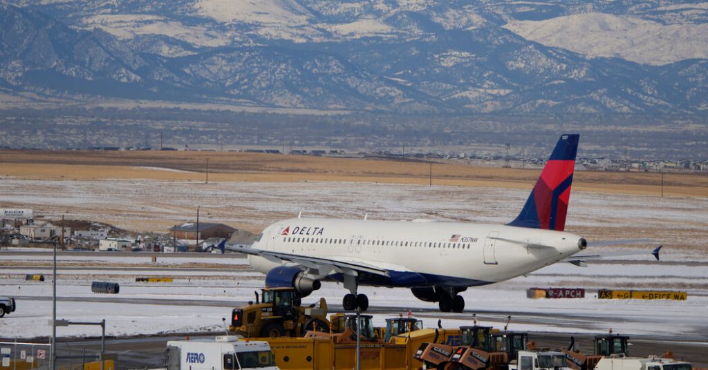 A Delta Plan kényszerleszállást hajt végre, miután repülés közben betört a szélvédő