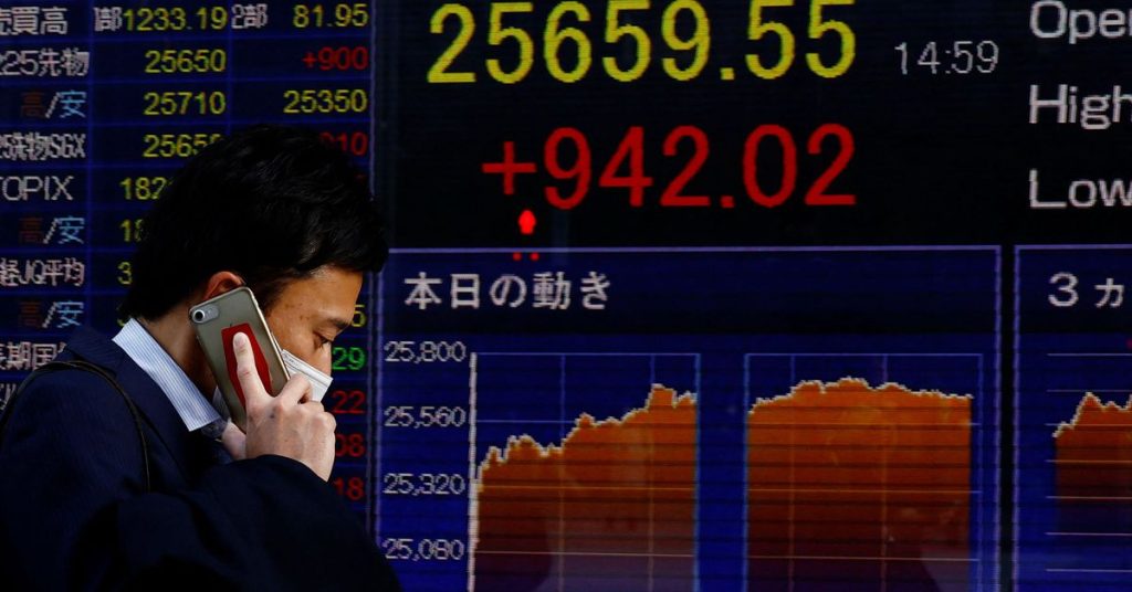 A globális részvények felpattantak, de heti veszteségre készülnek