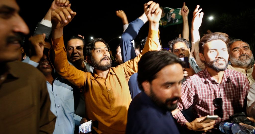 A pakisztáni bíróság döntése megtiltja Imran Khan miniszterelnök felelősségre vonására irányuló szavazást |  Imran Khan hírek