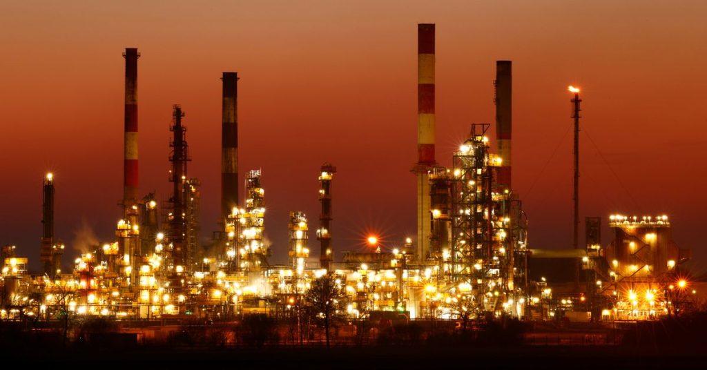 Az olaj 2%-kal drágul, mivel a kimaradások nőnek Líbiában, az orosz ellátási aggályok