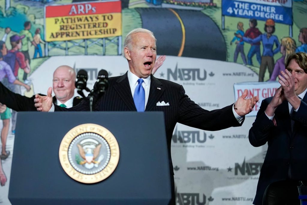 Biden hírek ma: az elnök szidja Matt Gates-et Ukrajnával szembeni kritika miatt, miközben új orosz szankciókat hirdetett