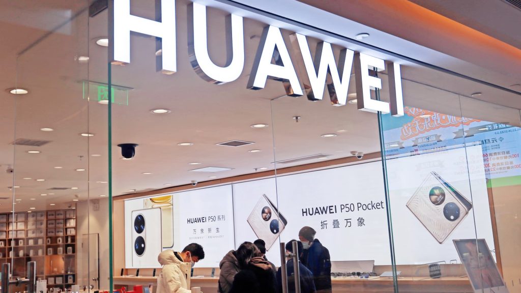 Csökkent a Huawei bevétele az első negyedévben az okostelefon-eladások visszaesésével