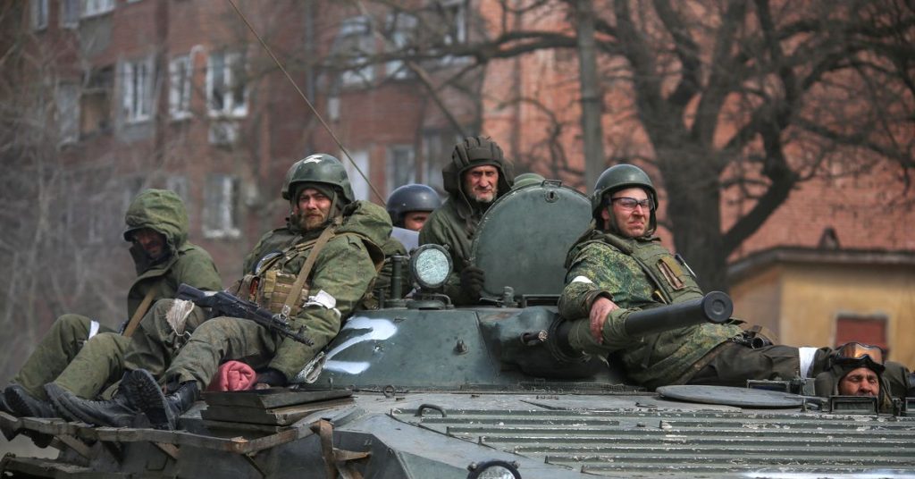 Oroszország támadást indít és holttesteket gyűjt össze a "felszabadított" Mariupolban