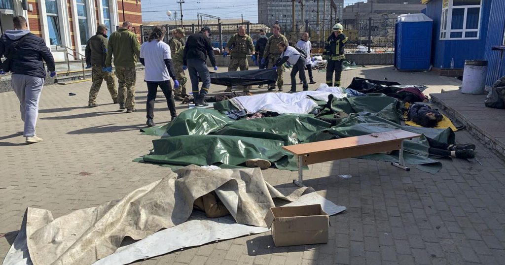 Ukrajna szerint legalább 52 ember meghalt egy orosz rakétatámadásban a Kramatorszk vasútállomás ellen