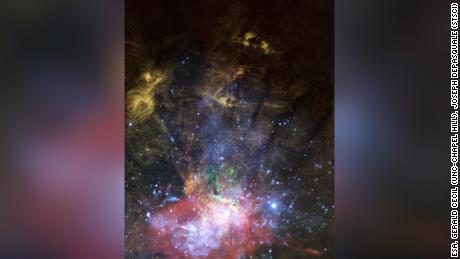 A csillagászok felfedeztek egy böfögést, amelyet a Tejútrendszerünk fekete lyukából felfaló csillagok okoztak