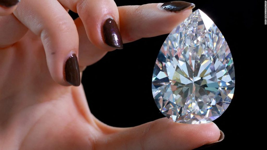 A "szikla" a valaha volt legnagyobb aukción eladott fehér gyémánt, 21,9 millió dollárért