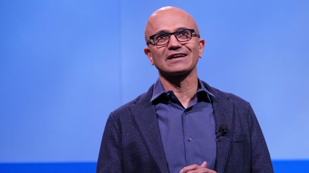 A Microsoft vezérigazgatója, Satya Nadella azt mondta az alkalmazottaknak, hogy fizetésemelések várhatók