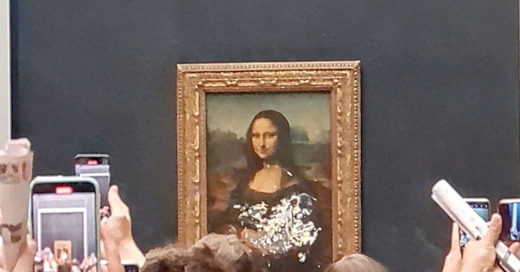 A Mona Lisát sértetlenül hagyták, de krémmel bekenték a klímatiltakozó mutatványban