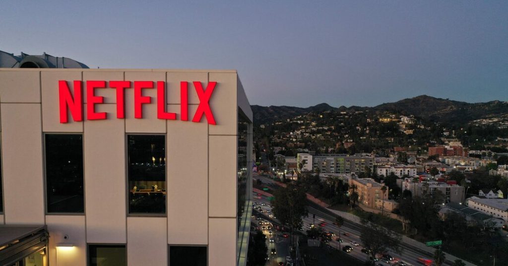A Netflix azt mondja, hogy az alkalmazottak hirdetései 2022 végéig érjék el