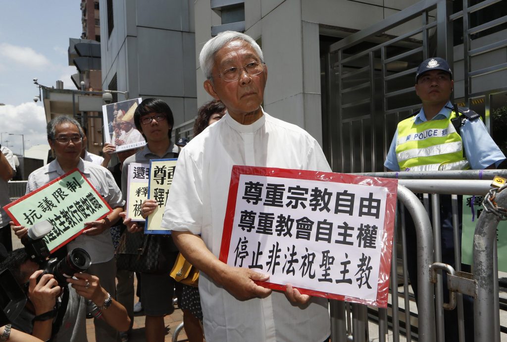 A hongkongi biztonsági törvények értelmében letartóztatták a katolikus bíborost és másokat