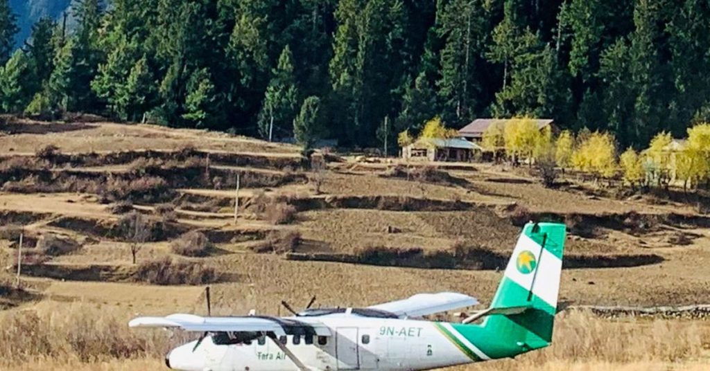 A repülőgép 22 emberrel a fedélzetén eltűnt Nepálban, a csapatok a lövöldözés helyszínére indulnak