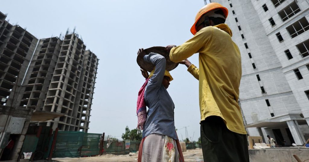 A szegény munkások viselik India hőhullámának terhét