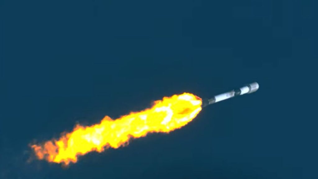 Egy SpaceX rakéta 53 Starlink műholdat indít pályára és landol a tengerben