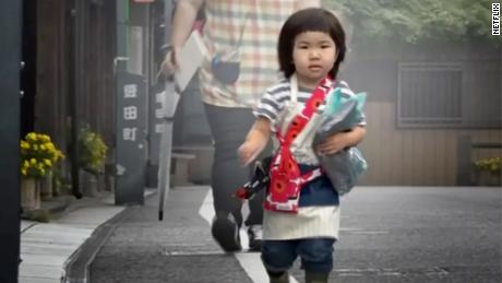 Vajon elég függetlenek a japán kisgyermekek, mint ahogy a régi Netflix lefilmezte őket?