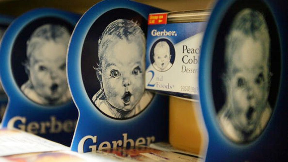 Gerber bébiétel termékek az élelmiszerboltok polcain