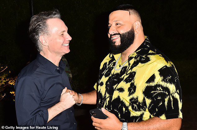 Jason Bean és DJ Khaled részt vesz a Fat Joe's Family Ties albumbemutató bulin Miamiban 2019-ben