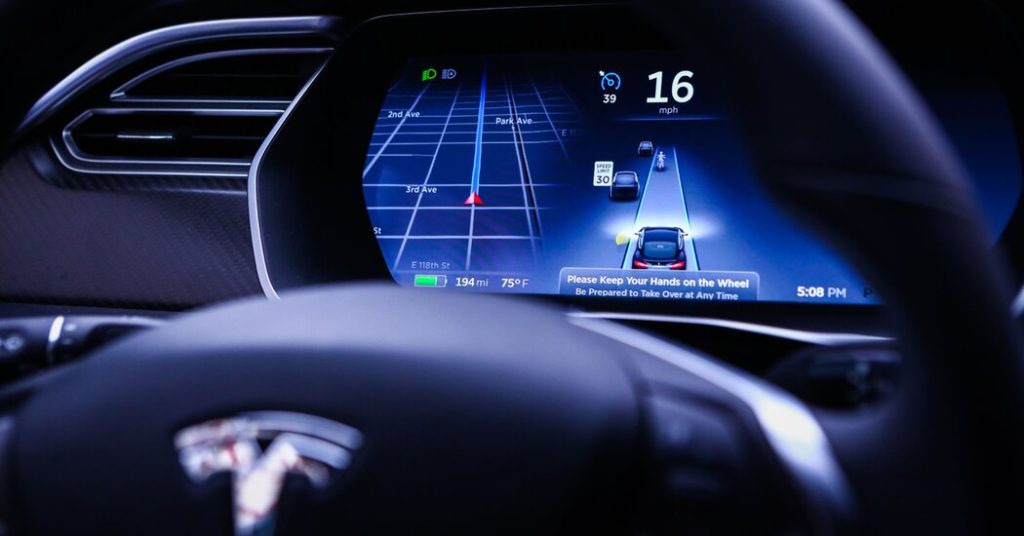 Autonóm vezetési és vezetőtámogató technológia több száz autóbalesethez kapcsolódik