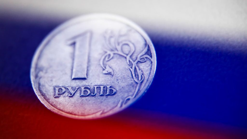 Az orosz rubel a szankciók ellenére az elmúlt 7 év legerősebb szintjét érte el