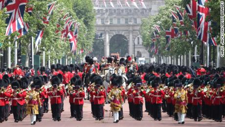 A Trooping The Color, az éves Queen's Birthday Parade 2019. június 8-án Londonban, Angliában.