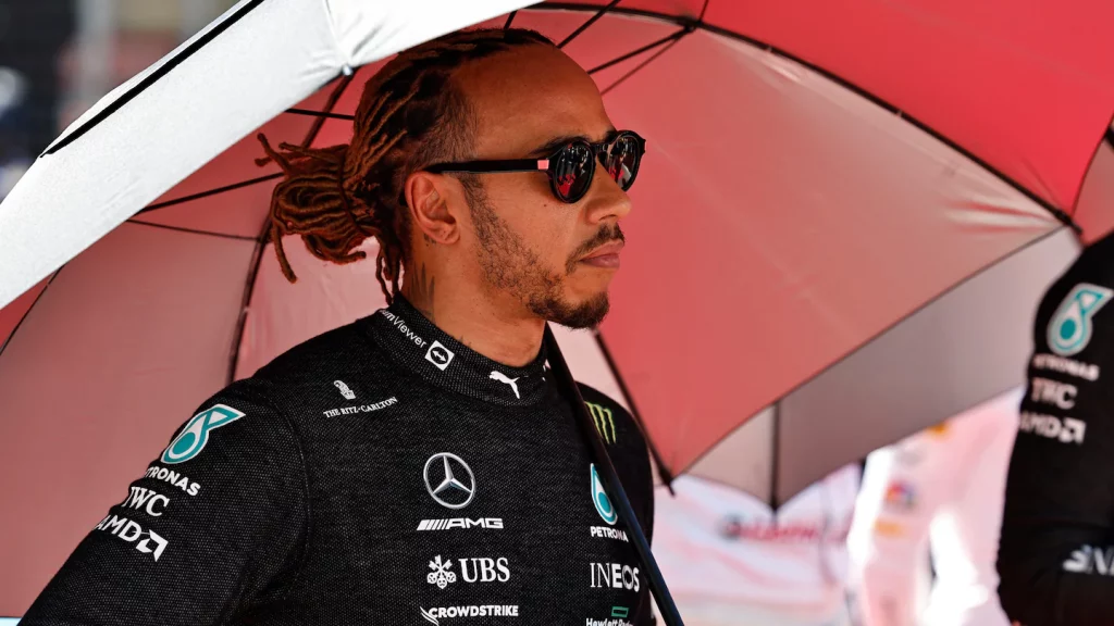 Lewis Hamilton változtatásra szólít fel a Forma-1-ben, miután Nelson Piquet faji szidalmakat alkalmazott