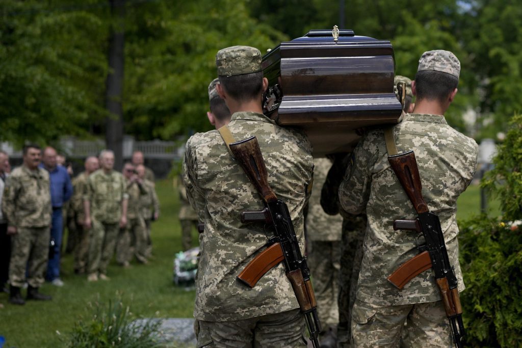 Mivel Ukrajna elveszíti erőit, meddig tud még harcolni?
