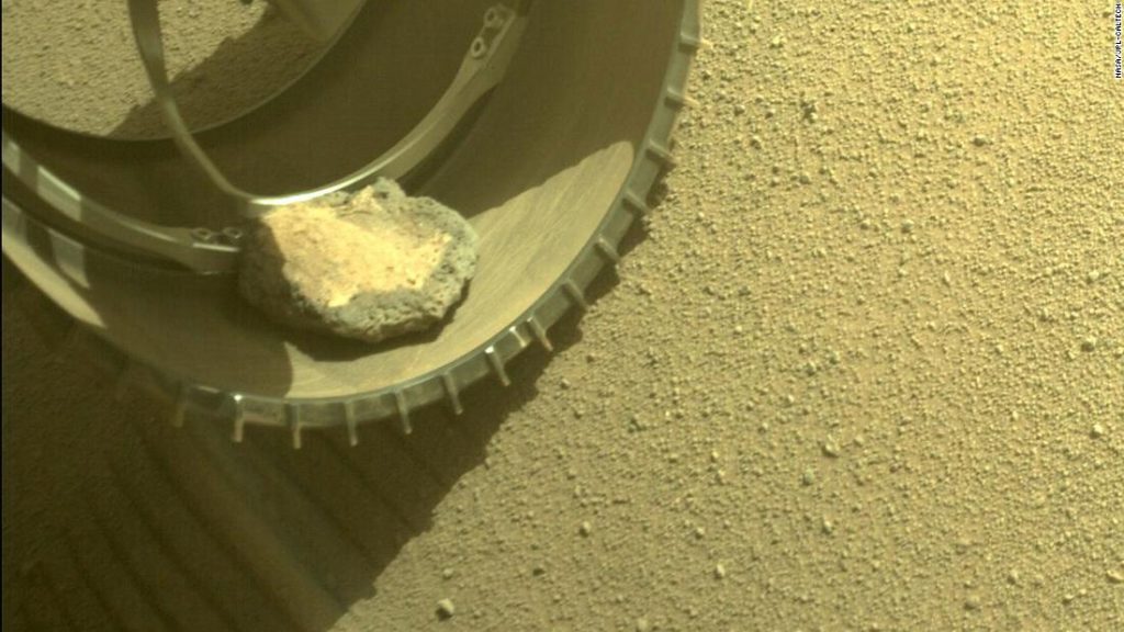 Perseverance új barátja a Marson egy kisállat szikla