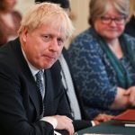Miért néz szembe Boris Johnson brit miniszterelnök legnagyobb válságával, és mi következik?