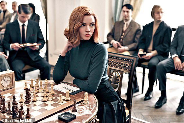 Taylor Joy Beth Harmon sakksztárként nőtt fel a sztárok közé a The Queen's Gambit című Netflix-sorozatban.