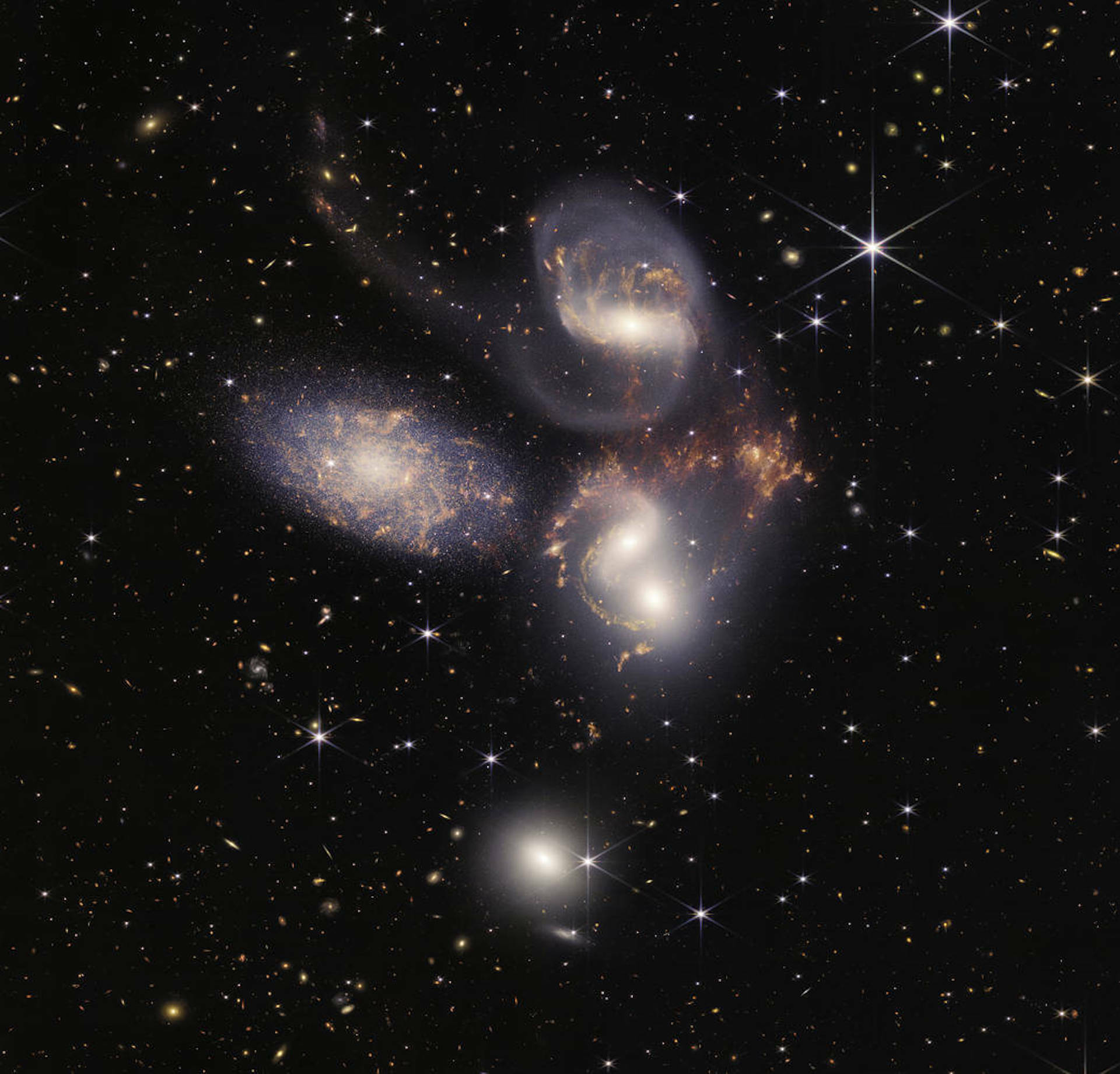 Galaxisok csoportja, amelyeket a James Webb teleszkóp közel egymáshoz rögzített.