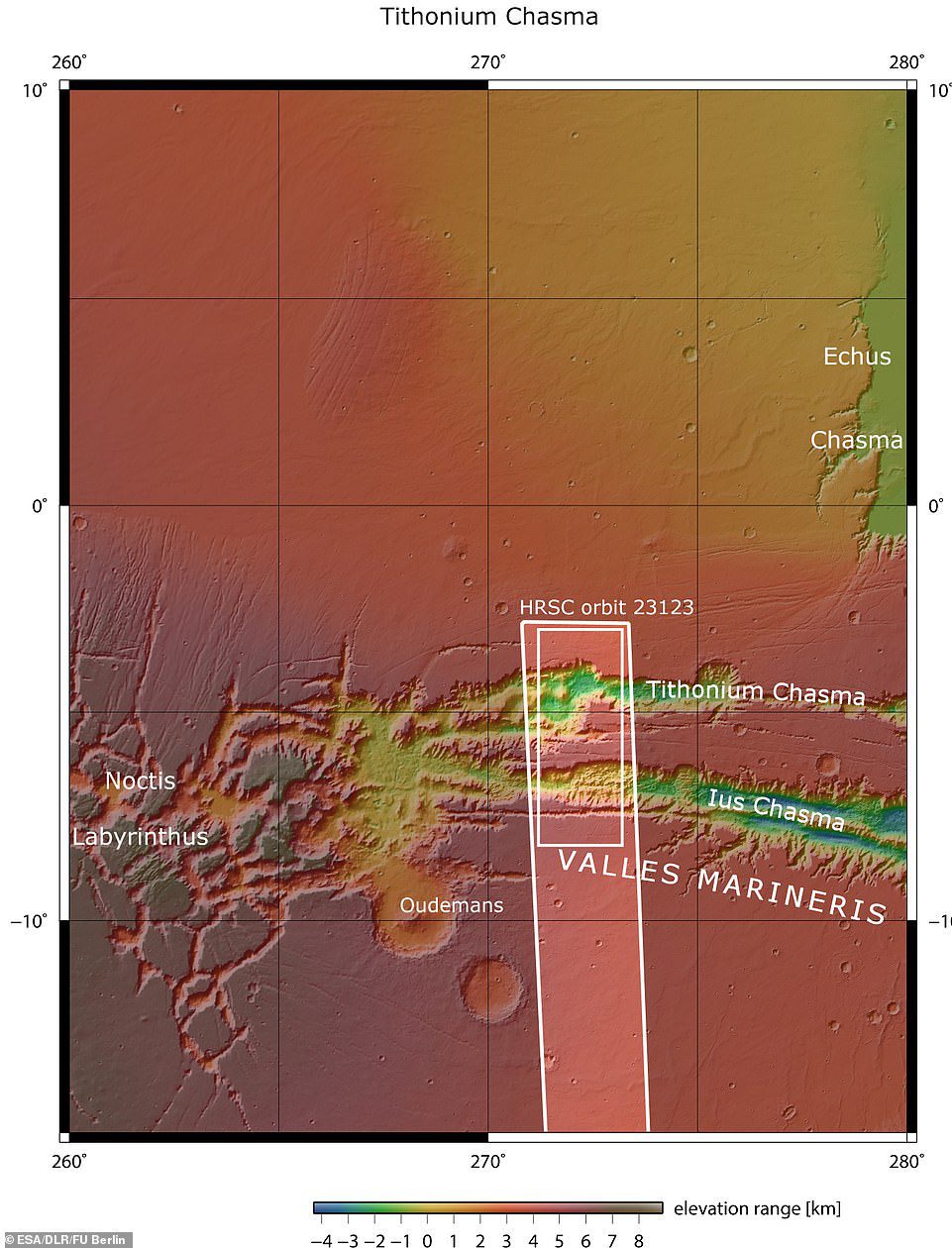 A Lus és a Tithonium Chasmata fent látható.  A sötét fehér mezőben körvonalazott terület azt a területet jelöli, amelyet a Mars Express High Resolution sztereó kamera 2022. április 21-én a keringés közben rögzített.