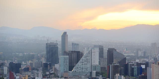 Mexikó, Mexikóváros - szeptember 8.: Mexikóváros légi felvétele 2016. szeptember 8-án, Mexikó. 